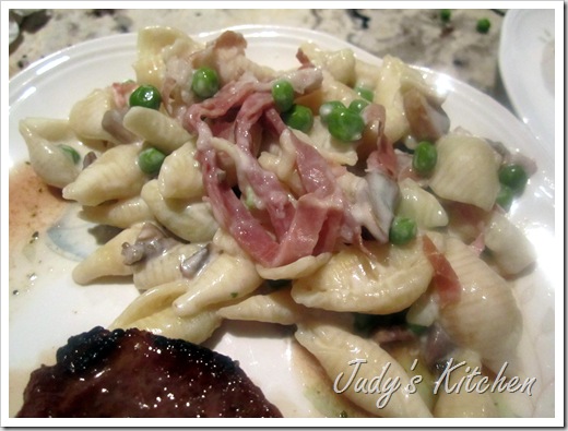 Lowfat creamy pasta peas mushrms