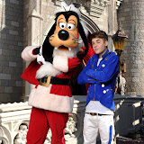 Justin Bieber Tapes Disney Parks Christmas Day Parade