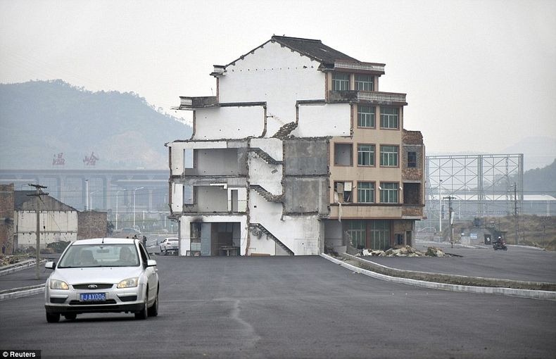 house-middle-of-road-3 house-middle-of-road-3
