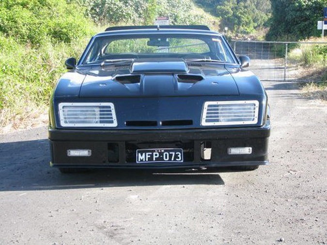Mad-Max-Ford-Falcon-Coupe-Replica-11%252