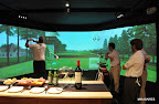 Un grupo de hombres practicando con los simuladores. Gentileza: The Green Club.