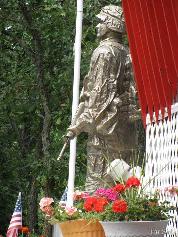 [Soldier%2520at%2520Howard%2520and%2520Trudys%255B13%255D.jpg]