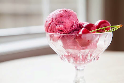 Cherry Frozen Yogurt (photo)