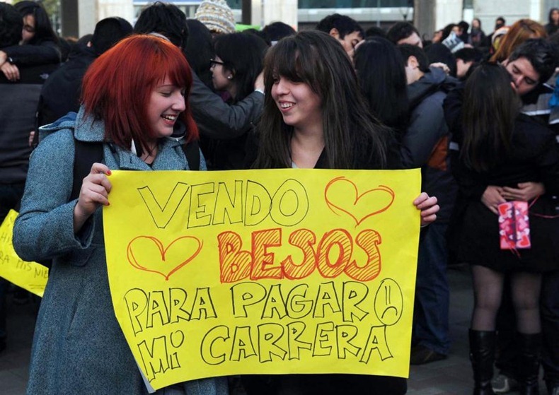 kissing-protest-14 kissing-protest-14
