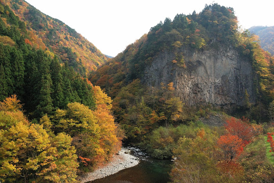 紅葉の巌立