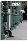 2011-06-18 12.59.07 esperando el tren.jpg