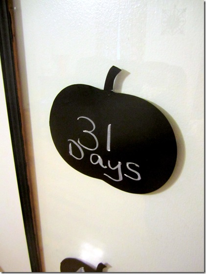 Halloween Countdown Chalkboard Pumpkin (Krafty Kat) Halloween Countdown Chalkboard Pumpkin (Krafty Kat)