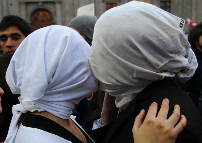 kissing-protest-7 kissing-protest-7