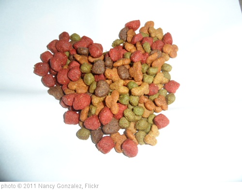 'Dog Food Heart' photo (c) 2011, Nancy Gonzalez - license: http://creativecommons.org/licenses/by/2.0/