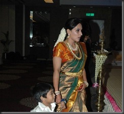 dhanush_family_pic3