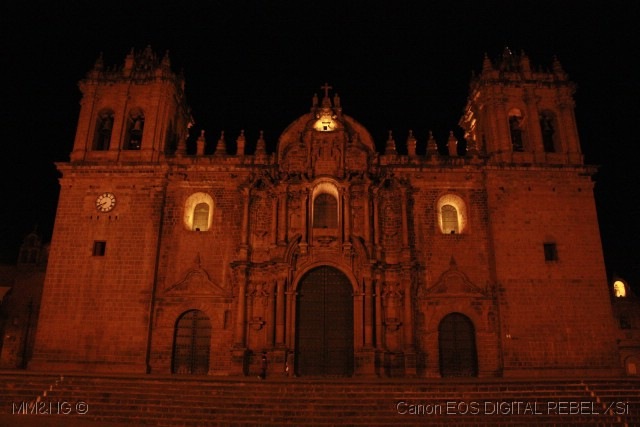 [05.123_Cusco_Plaza_de_Armas_La_Cated.jpg]