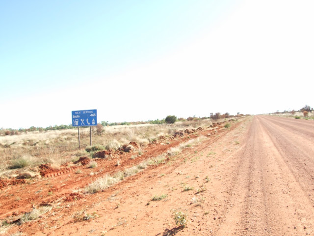 Plenty Hwy - Next service 465km.JPG
