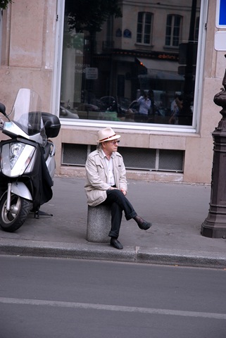 [Sitting%2520on%2520a%2520bollard%255B2%255D.jpg]