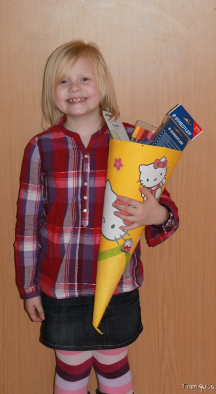 [First%2520day%2520of%25201st%2520grade%2520and%2520Kayden%2527s%25207th%2520birthday%25202011-08-29%2520002%255B10%255D.jpg]