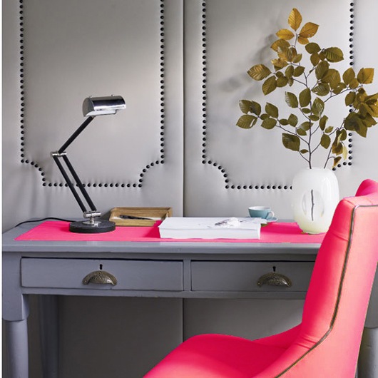 [gray-and-pink-office-via-the-decoris%255B1%255D.jpg]