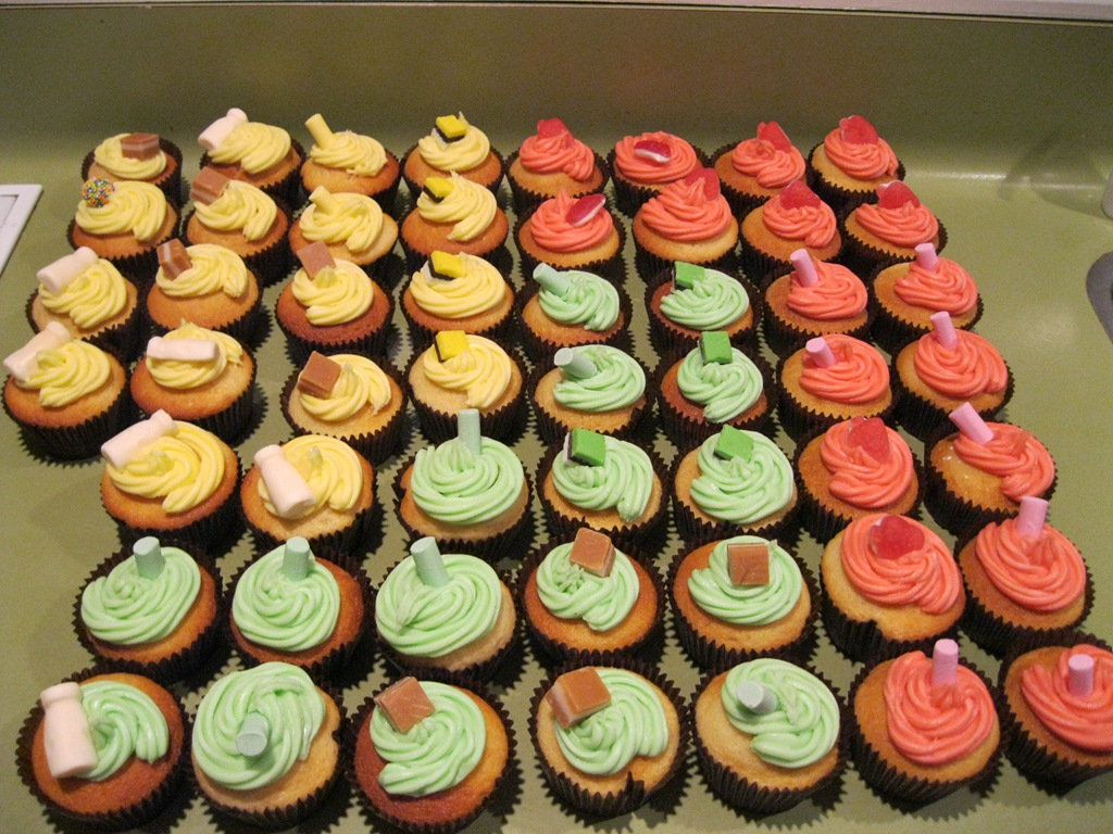 [cup%2520cakes%2520009%255B3%255D.jpg]