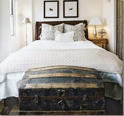 bedroom_natural-ivory-black-white-trunk-foot-of-bed-modern-country_lonny-mag-april-may-10 bedroom_natural-ivory-black-white-trunk-foot-of-bed-modern-country_lonny-mag-april-may-10