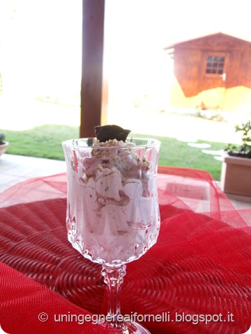 Mousse panna yogurt fragole cioccolato Mousse panna yogurt fragole cioccolato