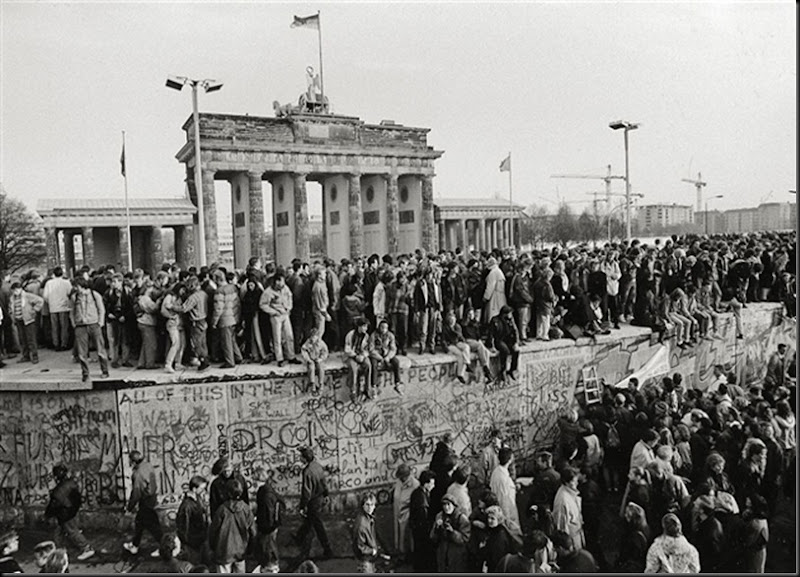 Face to the Wall, Berlin, November 10, 1989 Face to the Wall, Berlin, November 10, 1989