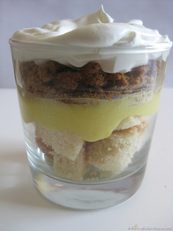 [add%2520cream%2520to%2520top%2520of%2520trifle%255B8%255D.jpg]
