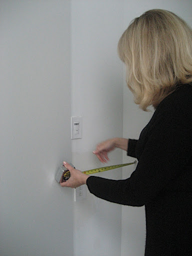 Now measuring the shoe closet.