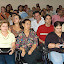 Foto tirada no dia 11 de novembro de 2005, por ocasião do lançamento dos livros [autores: Benedicto de Abreu Sá, Bassalo, Bassalo e Mauro Sérgio Dorsa Cattani, Jerônimo Alves e Bassalo (CD)], no Colégio Estadual Paes de Carvalho. Primeira fila, da esquerda para a direita: Eliana Chaves Coelho, Célia Coelho Bassalo e Ádria Bassalo Aflalo.