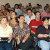 Foto tirada no dia 11 de novembro de 2005, por ocasião do lançamento dos livros [autores: Benedicto de Abreu Sá, Bassalo, Bassalo e Mauro Sérgio Dorsa Cattani, Jerônimo Alves e Bassalo (CD)], no Colégio Estadual Paes de Carvalho. Primeira fila, da esquerda para a direita: Eliana Chaves Coelho, Célia Coelho Bassalo e Ádria Bassalo Aflalo.