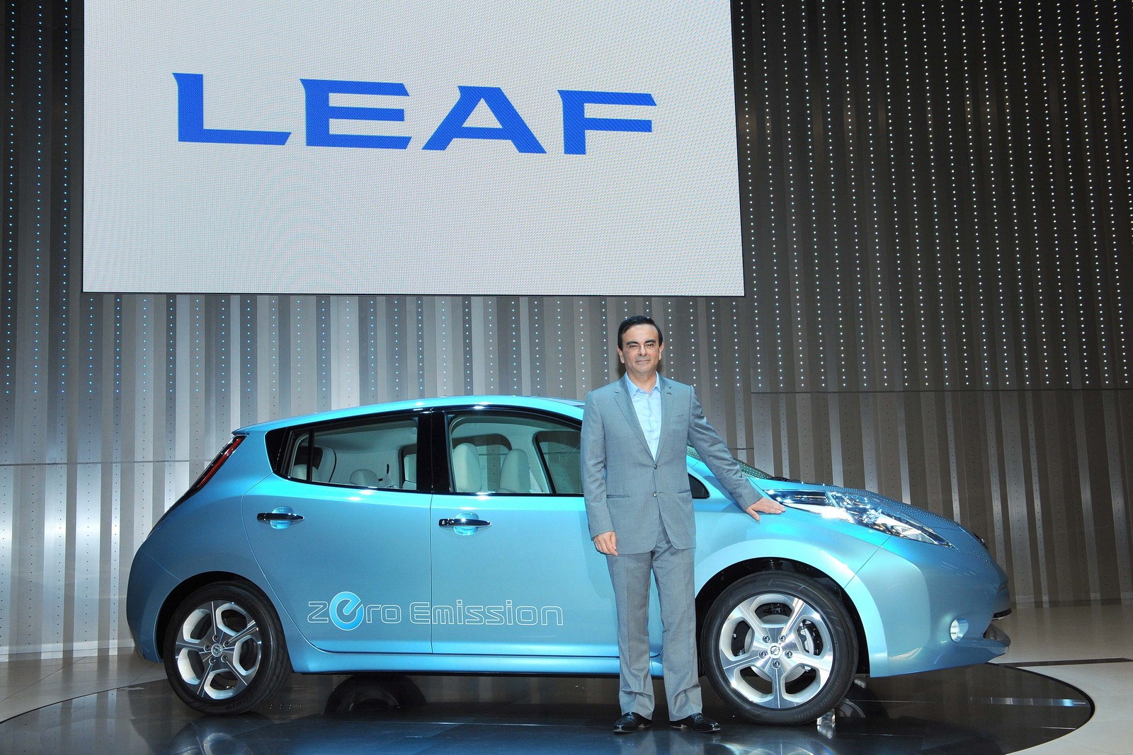 [Nissan-Leaf-Ghosn-1%255B2%255D.jpg]