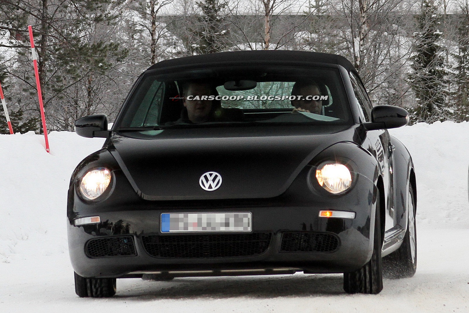 [2013-Volkswagen-Beetle-Cabrio-1%255B3%255D.jpg]