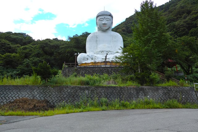 正面から白馬大仏