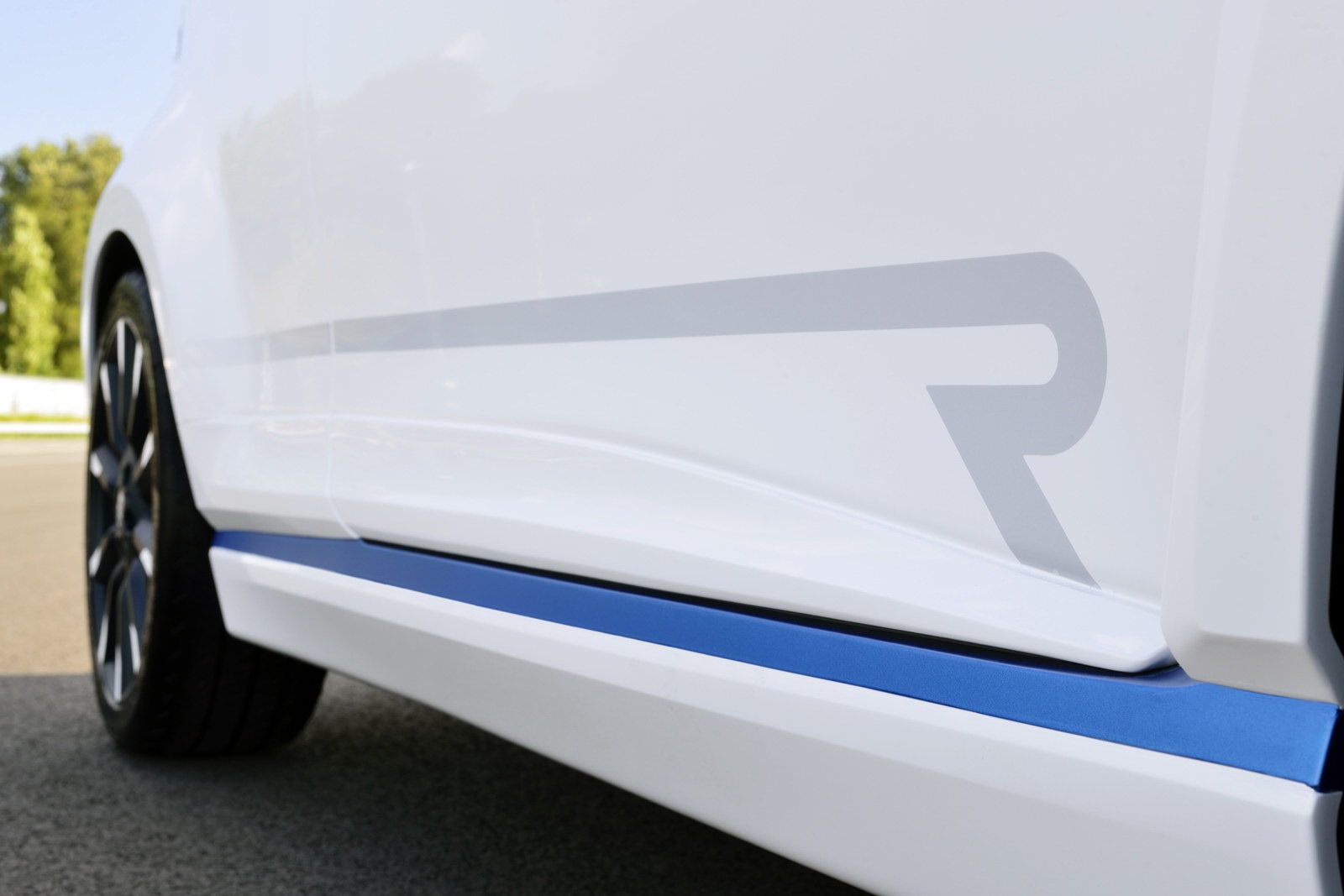 [Toyota-Yaris-Hybrid-R-Concept-21%255B2%255D.jpg]