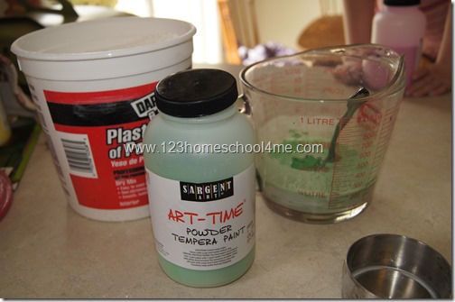 mix up Plaster of Paris to make Mother's Day Gift: 3D Hand Art Craft mix up Plaster of Paris to make Mother's Day Gift: 3D Hand Art Craft