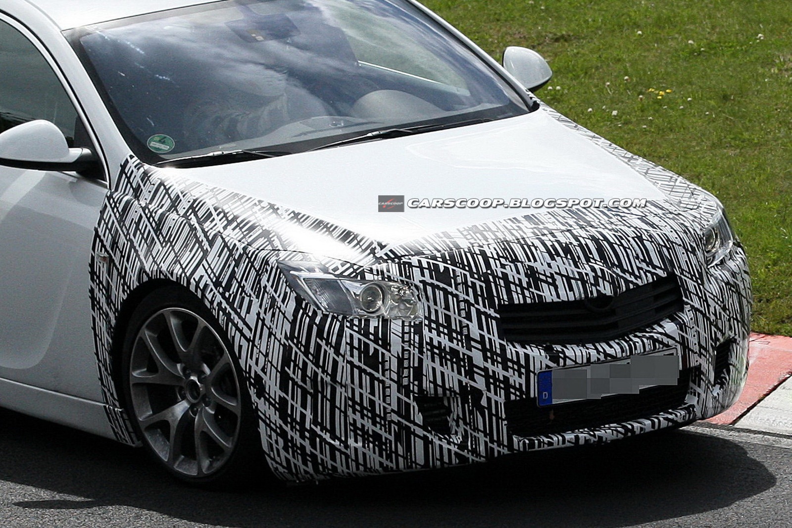 [2013-Opel-Insignia-OPC-8%255B3%255D.jpg]