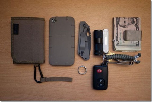 what_men_carry_in_their_pockets_640_26