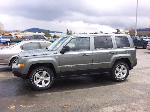 2012 Jeep Patriot Latitude is in the driveway for review.