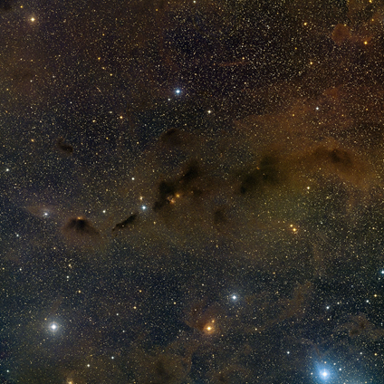 imagem de grande angular de parte da região de formação estelar do Touro