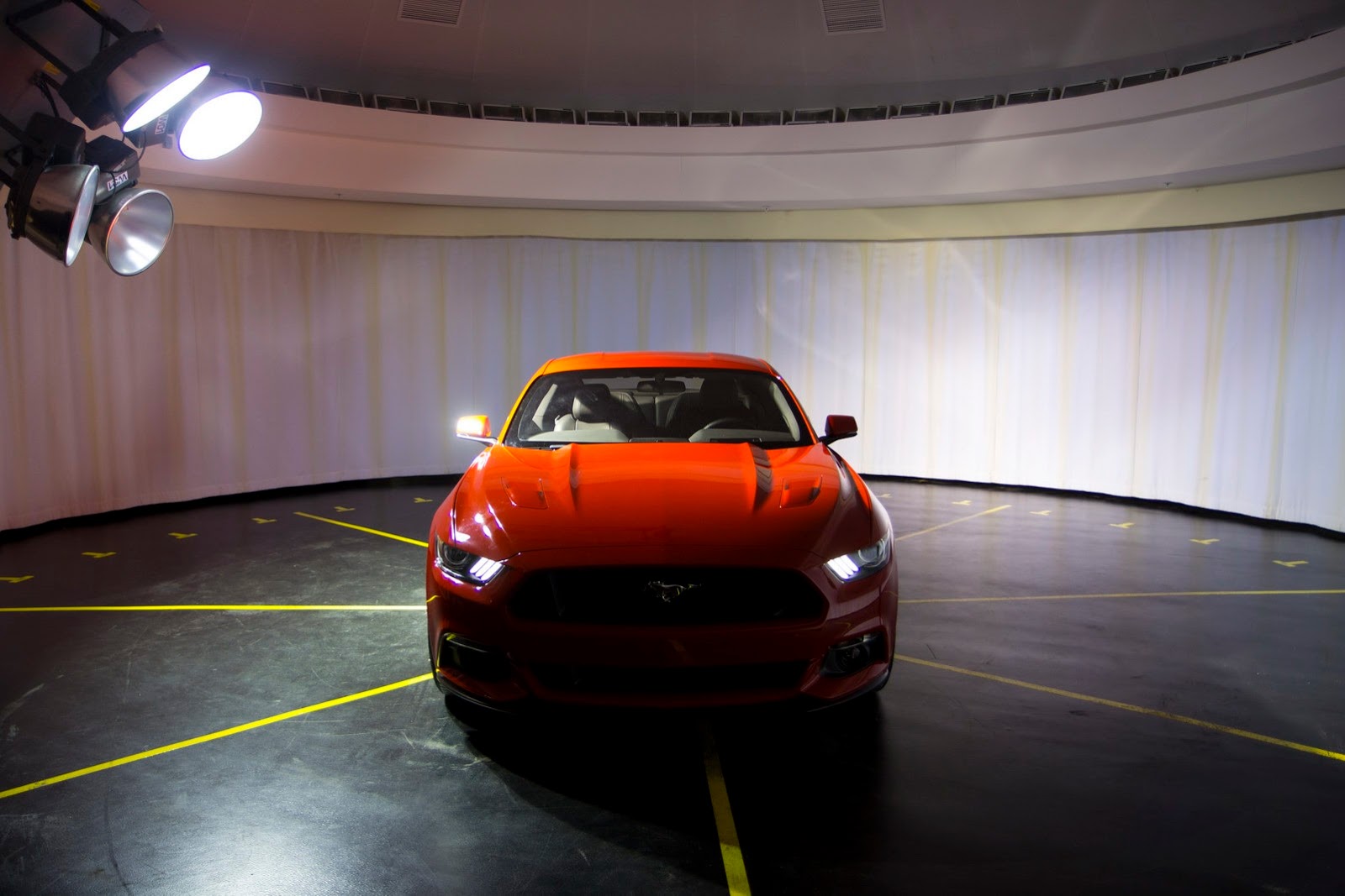 [Ford-2015-Mustang-Lab-Lights-4%255B2%255D.jpg]