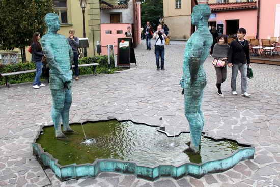 [Tribute-To-Peeing-Statues-86%255B2%255D.jpg]