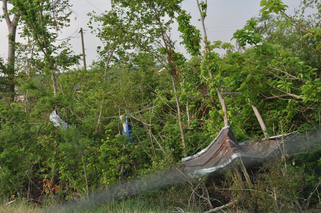 [06-08-11-tornado-damage-in-Birmingha%255B33%255D.jpg]