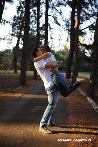 Fotos de Rafaela e Natanai. Foto numero 0027 do fotografo de casamento Miguel Castello, de Brasilia, DF, que faz fotos de casamento (fotografia de casamento), fotos de 15 anos (fotografia de 15 anos), fotos de modelos (ensaios para books fotograficos), fotos de gravidas (fotografia de gestantes), fotos de debutantes, fotojornalismo de casamento, fotojornalismo social e fotografia de moda em estudio. fotos casamento distrito federal brasilia de 15 anos df brasília books modelos ensaio fotografico gravidas gravida festa festas book moda vestidos revista cerimônia do noiva doce noivas mãe