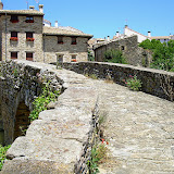 28/06. Monreal, il ponte romanico all'ingresso del paese.