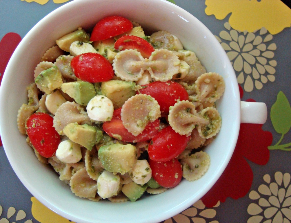 [creamy%2520avocado%2520caprese%2520pasta%2520salad%255B3%255D.jpg]