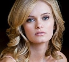 Sara Paxton és Pat Healy a Cheap Thrillsben