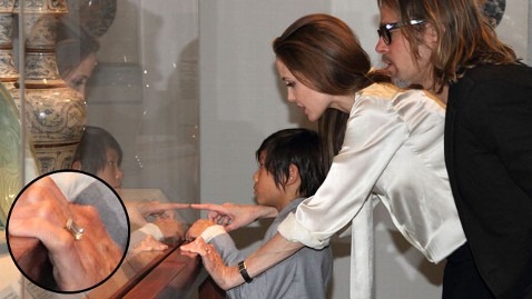 [ht_angelina_jolie_ring_nt_120413_wblog%255B3%255D.jpg]