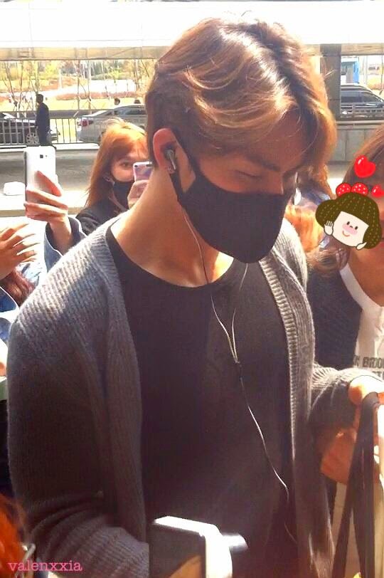 Dae Sung - Gimpo Airport - 14apr2014 - Fan - Valenxxia - 1.jpg