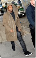 Kanye West Takes Stroll NYC p9fZJAg1YDkl
