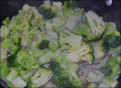 cooked broccoli