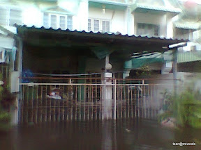 พ่อพู่กันกลับบ้านไปเตรียมบ้านให้พร้อมรับน้ำระลอกใหญ่ที่กำลังจะมา