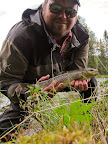 Rickard med en av resans många öringar.