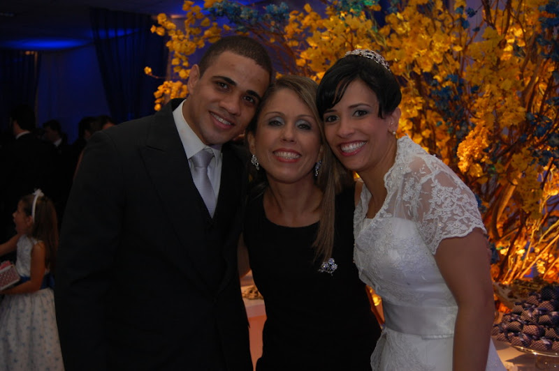 Fotos de Casamento Joana e Alexandre no Espaço Horto. Foto numero 18 da cerimonialista Liliane Cariello, do Rio de Janeiro, RJ, que faz cerimonial de casamentos, cerimonial de eventos, cerimonial de festas, cerimonial de 15 anos, cerimonial de bodas, cerimonial de eventos sociais, cerimonial de aniversários, decoração de casamento, decoração de festas de 15 anos, decoração de eventos sociais, decoração de aniversários, buffet de casamento, buffet de 15 anos, buffet festas, buffet eventos e assessoria cerimonial. decoração azul e amarela Liliane Cariello casamento wedding Espaço Horto cerimonial cerimonialista eventos casamentos rio campinas sítio para festa arranjos flores de manhã confraternização